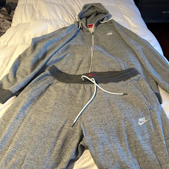 Men’s Nike Tracksuit Size XXXL used sparingly possibly 6 times! - Picture 2 of 4